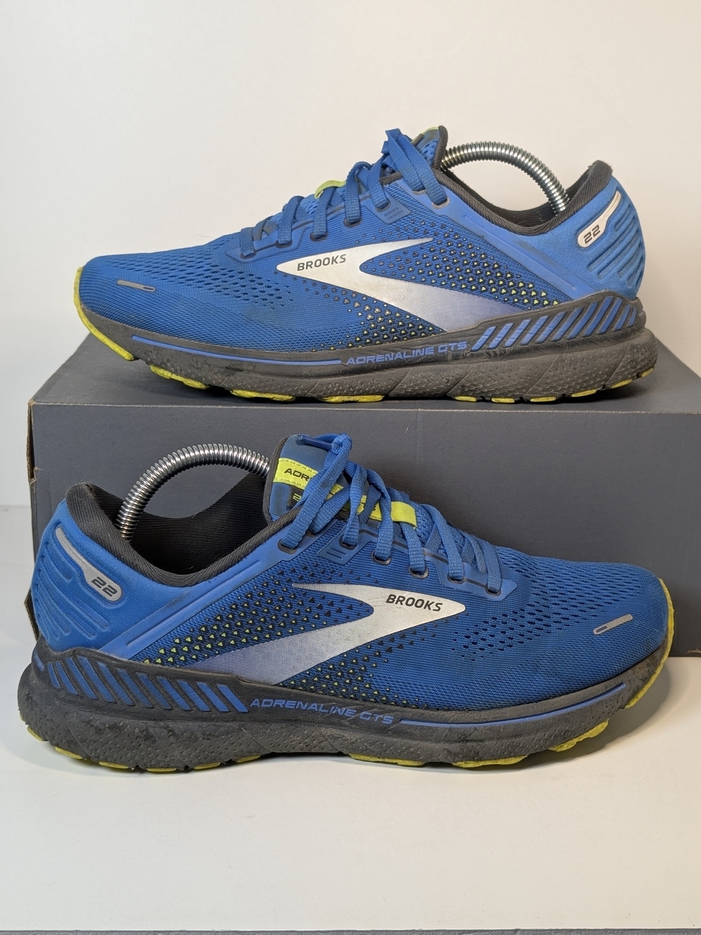 Brooks Adrenaline GTS 22 Men's Size 9.5 D Blue Yellow Running Shoes
